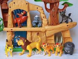 2015 Disney The Lion King Guard Defend The Pride Lands Playset + 9 Figures Work