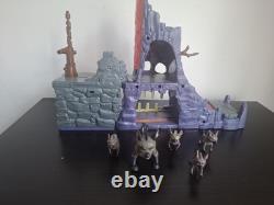 Disney Lion Guard Hyena's Hideout Playset with 5 figures. Rare retired playset
