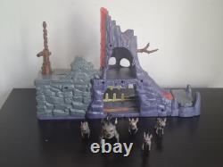 Disney Lion Guard Hyena's Hideout Playset with 5 figures. Rare retired playset