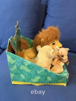 1998 Rare Disney Le Roi Lion Fierté de la Famille de Simba 9 Peluches dans la Boîte Nala Kiara