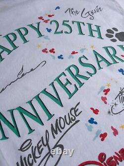 Château de gâteau Disney des années 90 T-shirt du 25e anniversaire avec Génie et Le Roi Lion Blanc Taille L.