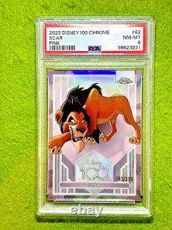 Cicatrice du Roi Lion PINK REFRACTOR # /399 PSA 8 CARTE 2023 Topps Chrome DISNEY 100