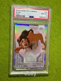 Cicatrice du Roi Lion PINK REFRACTOR # /399 PSA 8 CARTE 2023 Topps Chrome DISNEY 100