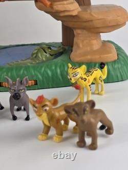 Disney Junior La Garde du Roi Lion : L’Ascension de Scar, coffret de jeu avec figurines, lumières et sons