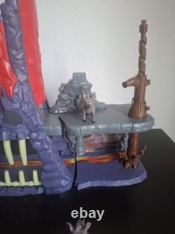 Disney La Garde du Lion Cachette des Hyènes Playset avec 5 figurines. Rare playset retiré.