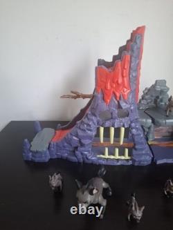 Disney La Garde du Lion Cachette des Hyènes Playset avec 5 figurines. Rare playset retiré.