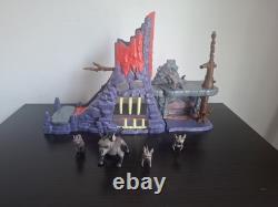 Disney La Garde du Lion Cachette des Hyènes Playset avec 5 figurines. Rare playset retiré.
