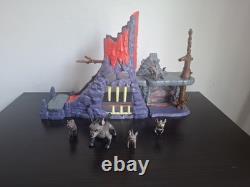 Disney La Garde du Lion Cachette des Hyènes Playset avec 5 figurines. Rare playset retiré.