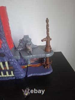 Disney La Garde du Lion Cachette des Hyènes Playset avec 5 figurines. Rare playset retiré.