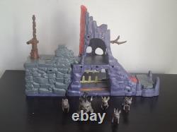 Disney La Garde du Lion Cachette des Hyènes Playset avec 5 figurines. Rare playset retiré.