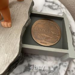 Disney Le Roi Lion Édition Limitée 1000 Figurines Simba Rocher de la Fierté Montre 10ème Anniversaire