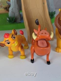 Disney Le Roi Lion Ensemble de Jeux des Terres du Fierté, Figurines, Ensemble de Jouets, Jouet avec Ascenseur Fonctionnel