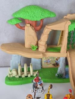 Disney Le Roi Lion Ensemble de Jeux des Terres du Fierté, Figurines, Ensemble de Jouets, Jouet avec Ascenseur Fonctionnel