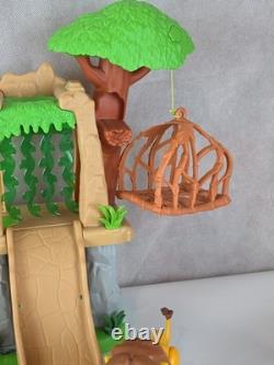 Disney Le Roi Lion Ensemble de Jeux des Terres du Fierté, Figurines, Ensemble de Jouets, Jouet avec Ascenseur Fonctionnel