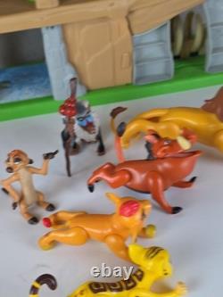 Disney Le Roi Lion Ensemble de Jeux des Terres du Fierté, Figurines, Ensemble de Jouets, Jouet avec Ascenseur Fonctionnel