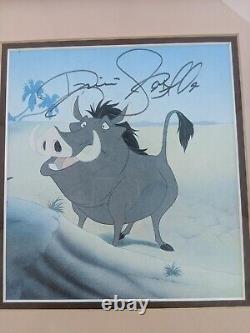 Disney Le Roi Lion Pumbaa Imprimé, Encadré et Signé par Ernie Sabella
