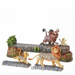 Disney Traditions Camaraderie insouciante Le Roi Lion sur un tronc Tout neuf dans sa boîte