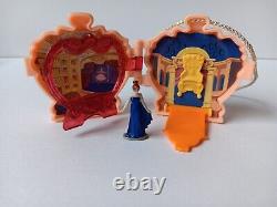 Disney Une fois dans un temps médaillon avec figurines Le Roi Lion/Blanche-Neige/La Belle et la Bête