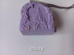 Disney Une fois dans un temps médaillon avec figurines Le Roi Lion/Blanche-Neige/La Belle et la Bête