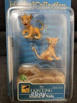 Ensemble de figurines de la collection magique DISNEY LION KING de 4 pièces provenant du Japon