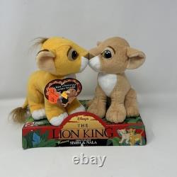 Ensemble de peluches Simba et Nala s'embrassant Vintage 1993 Mattel Disney, neuf dans sa boîte.