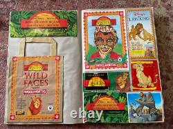 Ensemble massif de figurines vintage du Roi Lion, jouets, livres d'autocollants, affiche, badge en émail, etc.