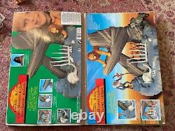 Ensemble massif de figurines vintage du Roi Lion, jouets, livres d'autocollants, affiche, badge en émail, etc.