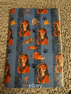 Ensemble massif de figurines vintage du Roi Lion, jouets, livres d'autocollants, affiche, badge en émail, etc.