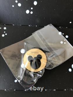 Épinglette de sécurité mondiale 2019 du membre de la distribution de la comédie musicale Le Roi Lion de Disney