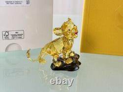 Figurine Swarovski 5681811 Disney Le Roi Lion Simba 6 Cm. Nouvel Article