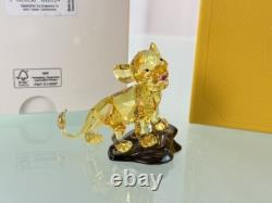 Figurine Swarovski 5681811 Disney Le Roi Lion Simba 6 Cm. Nouvel Article