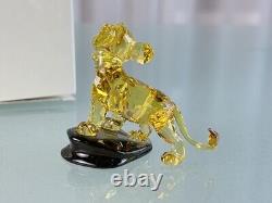 Figurine Swarovski 5681811 Disney Le Roi Lion Simba 6 cm. Nouveau produit