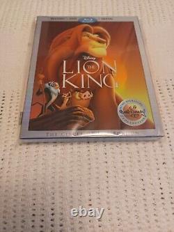 La figurine en céramique Scar du Roi Lion Disney, collectionnable, 5,5 x 3,5 pouces, DVD et peluche.