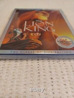 La figurine en céramique Scar du Roi Lion Disney, collectionnable, 5,5 x 3,5 pouces, DVD et peluche.