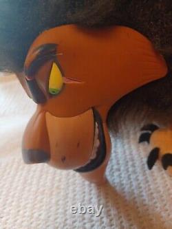 La figurine en céramique Scar du Roi Lion Disney, collectionnable, 5,5 x 3,5 pouces, DVD et peluche.