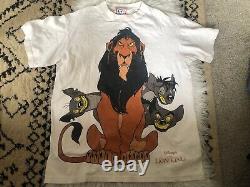 Le Roi Lion des années 90 Vintage Je suis entouré d'idiots Gros imprimé AOP Scar Disney Tee MM