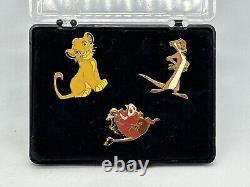 Lot de 3 épingles spéciales de l'édition spéciale du Roi Lion de Disney avec les personnages Timon, Pumbaa et Simba