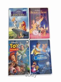 Lot de 4 plaids Disney classiques au toucher soyeux en coffrets VHS – Le Roi Lion et Toy Story