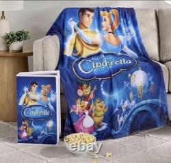 Lot de 4 plaids Disney classiques au toucher soyeux en coffrets VHS – Le Roi Lion et Toy Story