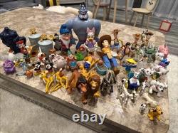 Lot de figurines Disney vintage des années 1990-2000 : Toy Story, Le Roi Lion, Aladdin, et plus.
