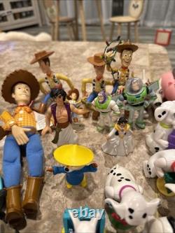 Lot de figurines Disney vintage des années 1990-2000 : Toy Story, Le Roi Lion, Aladdin, et plus.