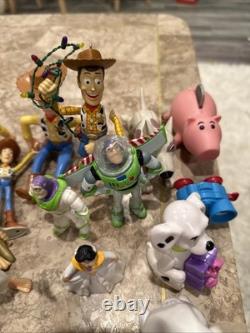 Lot de figurines Disney vintage des années 1990-2000 : Toy Story, Le Roi Lion, Aladdin, et plus.