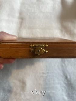 Montre et ensemble de pin's en édition limitée Disney Le Roi Lion 1994 1950/5000 Vintage