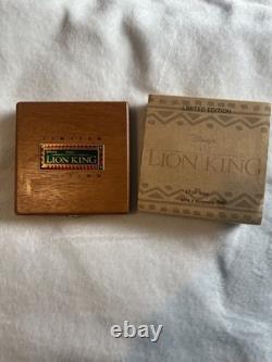 Montre et ensemble de pin's en édition limitée Disney Le Roi Lion 1994 1950/5000 Vintage