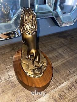 Prix du service de 20 ans de Simba Roi Lion de Disney - Statue en bronze pour membre de la distribution.