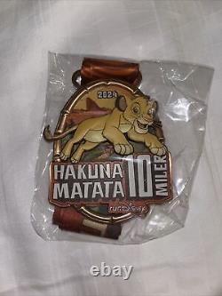 RunDisney Surprise de printemps 2024 Médaille de 10 miles Hakuna Matata Roi Lion