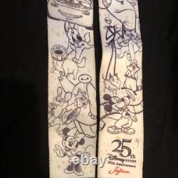 Sangle d'appareil photo Disney Store 25e anniversaire avec différents personnages Mickey Minnie Roi Lion