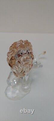 Swarovski Crystal DISNEY LION KING MUFASA 1048265 Mint Rare Retired Boxed translates to 'Swarovski Crystal DISNEY LION KING MUFASA 1048265 État impeccable Rare Retraité Boîte inclus' in French.
