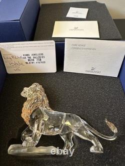 Swarovski Disney Le Roi Lion Mufasa 1048265 – Figurine en cristal retirée de la collection, avec boîte et certificat d’authenticité
